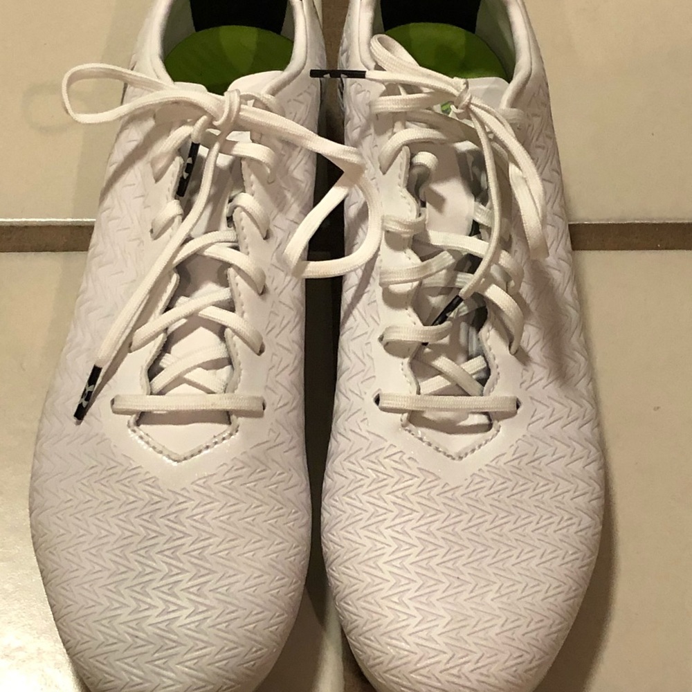 Under Armour.... Soccer Cleats 1278817-100 Sz 11.5